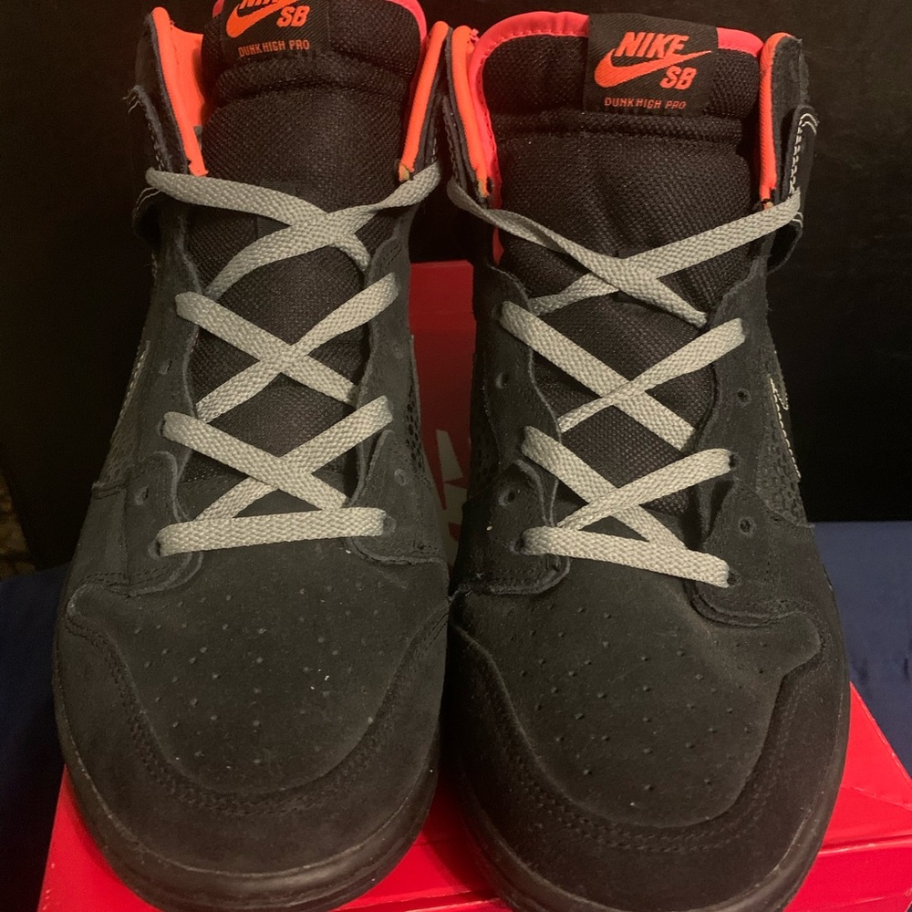 Men’s Nike sneakers